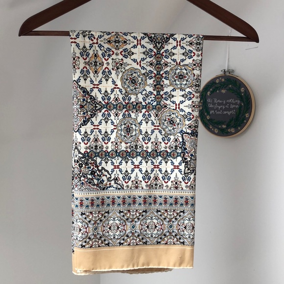 Scarf - Picture 1 of 3